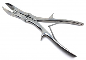 Щипцы костные-кусачки шарнирные с двойной передачей с прямыми губками изогнут. по плос.